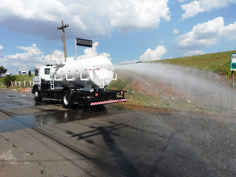 Sabe Como é e Para Que Serve um Caminhão Pipa?