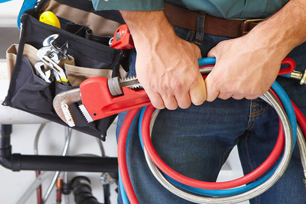 Vantagens de Contratar Uma Desentupidora